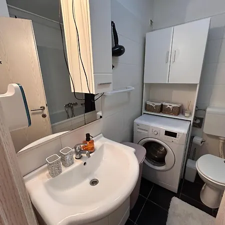 Daire Trosoban Ugodan Apartman Za Savrsen Odmor U Blizini Plaze Rijeka