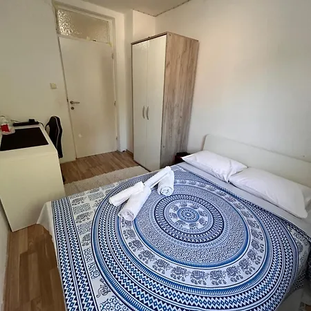 Trosoban Ugodan Apartman Za Savrsen Odmor U Blizini Plaze *